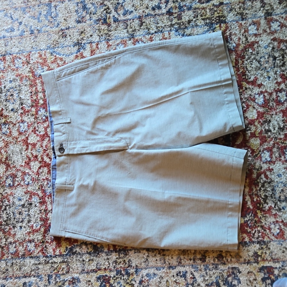 Navy white pinstripe men's shorts Banana Republic Size 38 excellent condition